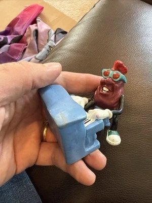 VINTAGE California Raisin Piano Man Ray "Red" Charles 2 1/2" Applause Toys RARO! - Imagem 1 de 4