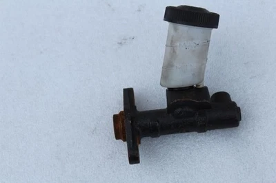 1990 MAZDA MX-5 MIATA CLUTCH MASTER CYLINDER NA0141400A - Image 1 of 4