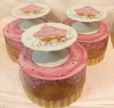 Portacupcakes pedestal Doll Cake de Rosanna. Borde festoneado redondo. Lote de 3 Foto 1 de 4