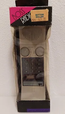 Boss AM/FM Radio & Quartz Alarm Clock, Shaped Like A Vintage Cell Phone NOS • 15€