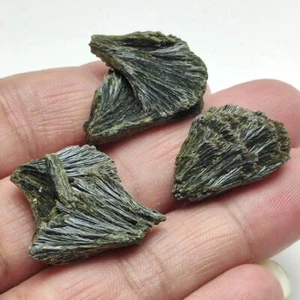 17g/3pz Bellissimo esemplare a grappolo di cristallo epidoto naturale, Pakistan 0040 - Foto 1 di 11