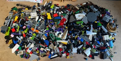 Enorme lote a granel LEGO de 5 libras 5,5 oz minifiguras aleatorias de Minecraft, ladrillos de construcción, ECT Foto 1 de 4