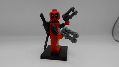 LEGO Deadpool Minifigure from 6866 Marvel X-Men Wolverine's Chopper Showdown - Image 1 of 4