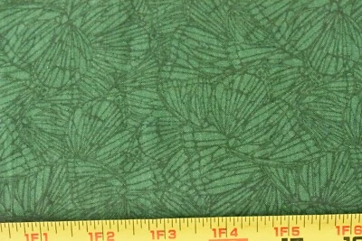 Por 1/2 yarda, mariposas verdes sobre edredón de algodón verde, Benartex, Ann Lauer, P7039 Foto 1 de 4