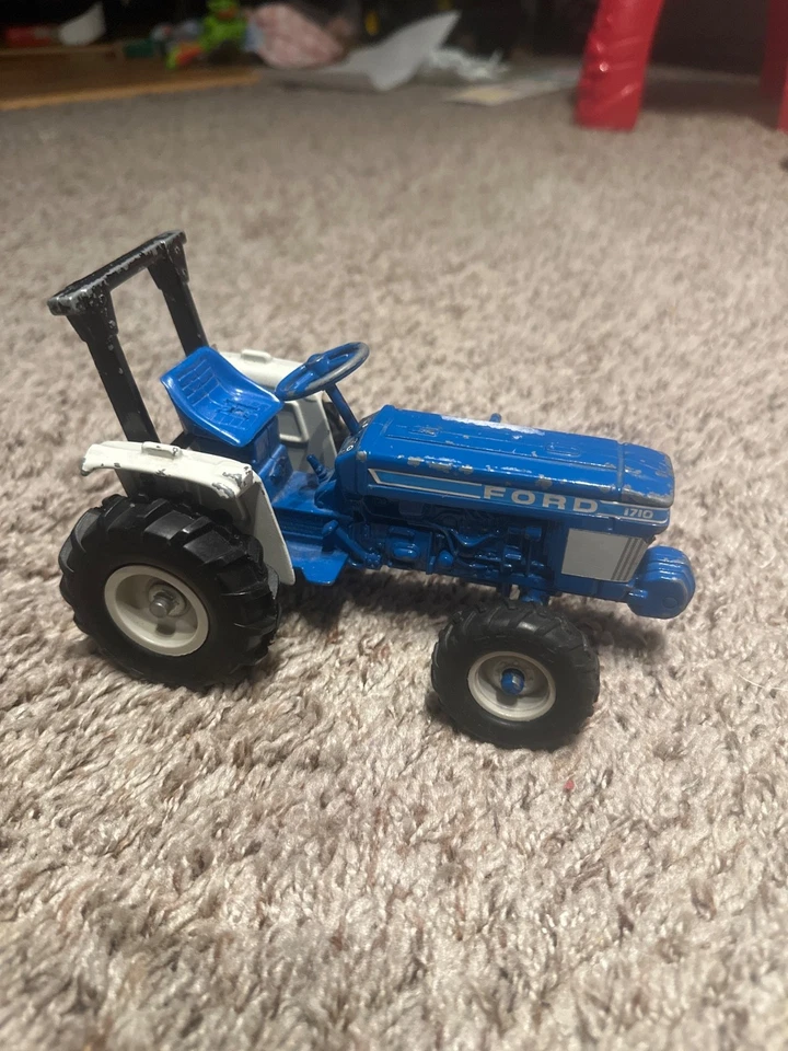 Tractor utilitario Ford 1710 azul vintage de metal Ertl escala 1/16 Foto 1 de 4