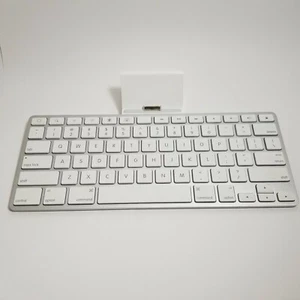 Apple A1359 Keyboard Dock Stand For iPad, iPod & iPhone - Zdjęcie 1 z 12