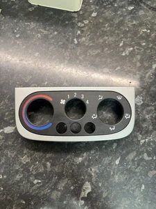 Vauxhall Corsa C Tigra Combo Silver Heater Control Panel Surround 14686131 HZH16 - Picture 1 of 7