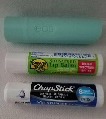 3 bálsamos labiales hidratantes / (1) EOS + (1) Banana Boat + (1) Chapstick Foto 1 de 2