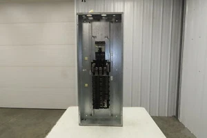 Square D 42 Space Panelboard Breaker Box NQOD 3Ph 120/240V 200A Hauptschalter - Bild 1 von 15