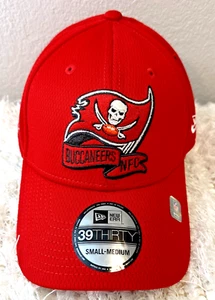NFL Tampa Bay Buccaneers 2022 New Era 39THIRTY Rojo Lateral Entrenadores Gorra Flexible S/M - Imagen 1 de 11