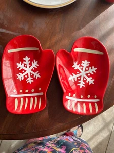 Hallmark Christmas Mittens Candy Serving Dishes Holiday Set 2 EUC - Picture 1 of 4