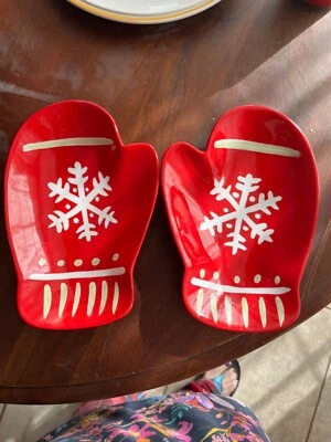 Hallmark Christmas Mittens Candy Serving Dishes Holiday Set 2 EUC - Image 1 of 4