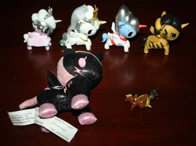 Lot of 6 Tokidoki Unicorno 4 X Vinyl Figures, Plush bag clip & a small charm - Image 1 of 3