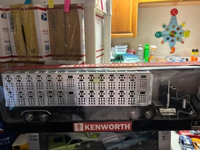 1/32 NEW RAY  KEN W900 DC ST W/ LIVESTOCK TRAILER # B 690 - Image 1 of 2