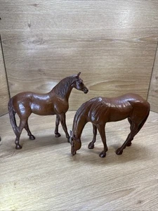 Set Of 2 Red Mill Large Horse Figurines Handcrafted Carved Pecan Shell - Picture 1 of 15