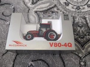 UH McCORMICK V80-4Q TRAKTOR MASSSTAB 1/32. Boxed Vgc - Bild 1 von 2