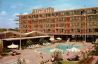 Marriot Motor Hotel Hot Shoppes Restaurant Washington DC Swimming Pool Postcard