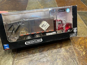 Freightliner Classic XL LongHauler GARBAGE TRUCK 1:32 NewRay Chrome & Red - Picture 1 of 6