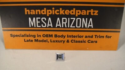 1973-1977 GM A-BODY 2 PORTAS CUPÊ FABRICANTE DE EQUIPAMENTO ORIGINAL INTERRUPTOR DE TRAVA DE PORTA DE ENERGIA CROMADO - Imagem 1 de 4