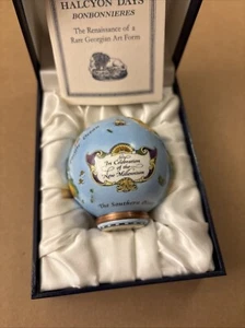 Halcyon Days Bonbonnieres Emaille Weltkugel Feier des neuen Jahrtausends verpackt - Bild 1 von 7