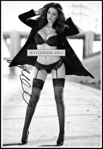 Monica Bellucci, Autographed, Cotton Canvas Image. Limited Edition (MB-514m) - Picture 1 of 1