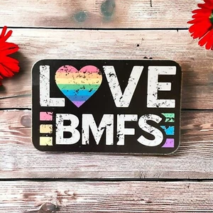 Adesivo LOVE BMFS cuore arcobaleno effetto invecchiato schiaffo 1,9"" x 3"" finitura opaca - Foto 1 di 1