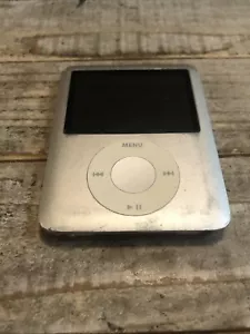 Apple iPod Nano 3rd Generation A1236 4GB Silver Works - 700 Songs - Picture 1 of 4
