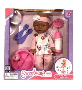 Muñeca bebé Sweetums Uneeda y 7 accesorios alimentación con biberón afroamericana NUEVO - Imagen 1 de 4