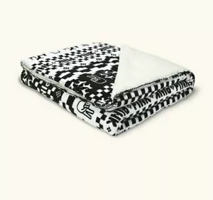 SALE DISCOUNT Victoria's Secret VS Blanket Throw Winter Warm Cozy - Picture 1 of 2