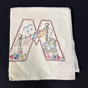 Toalla de plato de té vintage bordada a mano 36” x 40” inicial para lavar ropa “M” - Imagen 1 de 4