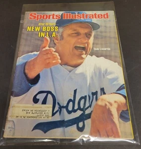 DODGERS TOM LASORDA NEW BOSS IN L.A., MARCH 14, 1977 SPORTS ILLUSTRATED - Bild 1 von 3