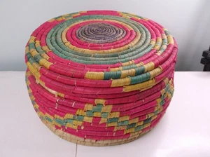 VTG. BASKET COILED WOVEN RAFFIA COLORFUL ROUND BASKET WITH LID 6' Tall 10 Wide - Picture 1 of 7