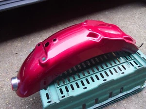 ⭐TRIUMPH BONNEVILLE T100 GENUINE RED REAR MUDGUARD FENDER & REFLECTOR⭐FREE POST⭐ - Picture 1 of 4