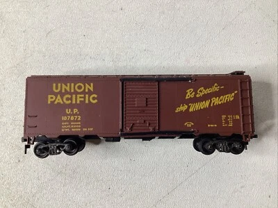 Micro Trains 20286 N-Scale 40ft Steel Boxcar, Union Pacific UP 187305 - Image 1 of 4