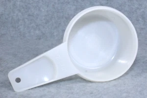 Tupperware Nesting Measuring Cup 1/2 Cup, 764-1 Clear White - Imagen 1 de 7
