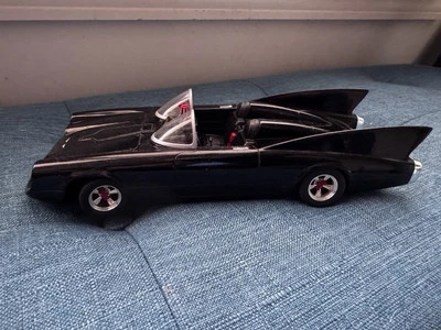 Jonny Lighting 1/24 Scale Model Kit 6904 - Batmobile DC Comic - Image 1 of 4