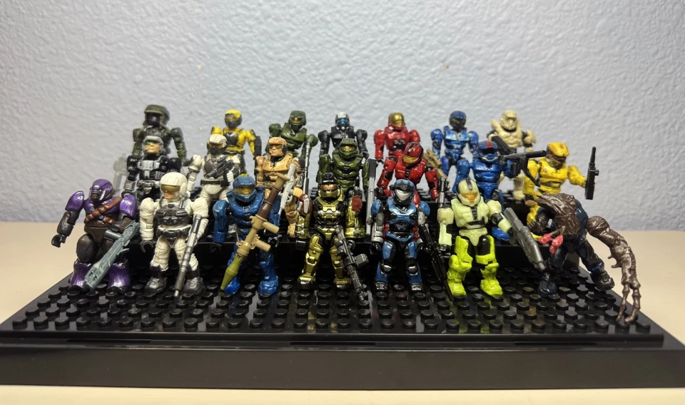 Halo Mini Figures total 21 total accessories included. FAST SHIPPING!!! - Image 1 of 1