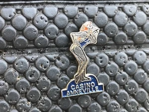 pins pin BADGE PIN-UP SEXY CASINO AMNEVILLE - Picture 1 of 1