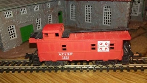 N Gauge Trix Santa Fe AT & SF #1951 Caboose - Picture 1 of 5