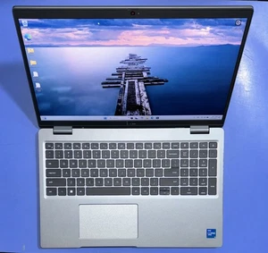 Dell Latitude 5520 15,6" FHD Laptop Intel i5-1145G7 CPU 256GB SSD 16GB RAM 01 - Bild 1 von 8