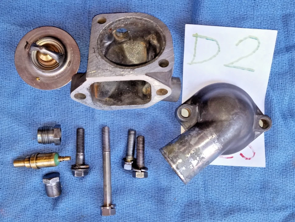 1970-1974 DATSUN 240z Termostato Carcasa Kit Completo Original OEM Foto 1 de 4