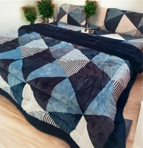 Modern Geometric 4 Pc bedding Set, 1 Quilt with 2 pillow cases & flat bedsheet - Picture 1 of 3