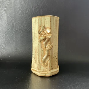Small Thomas Pottery Seagrove NC Studio Yellow Floral 8-sided Vase - Picture 1 of 10