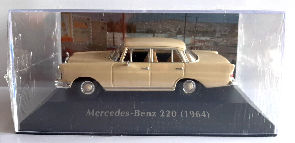 [67] DIE CAST MERCEDES-BENZ 220 1964 GRANDES AUTOS MEMORABLESEN MÉXICO - 1/43 - Immagine 1 di 1