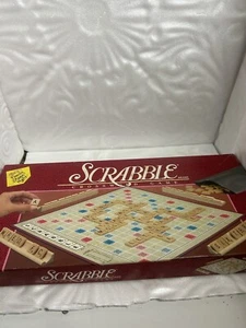 VINTAGE SCRABBLE CROSSWORD GAME NO 4024 HASBRO MB 1998 COMPLETE GAME - Picture 1 of 15