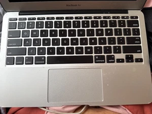 Apple MacBook Air 11 in 2015 Silver/Intel Core i5 1.60 GHz, 128 GB 4 GB Intel HD - Picture 1 of 2