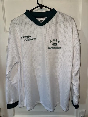 Camiseta deportiva Land Rover para hombre grande de malla blanca nacida para aventura PacSun Foto 1 de 4