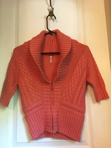 FREE PEOPLE MEDIUM CORAL CROPPED SWEATER PINK ORANGE SALMON SHORT SLEEVE - Picture 1 of 8