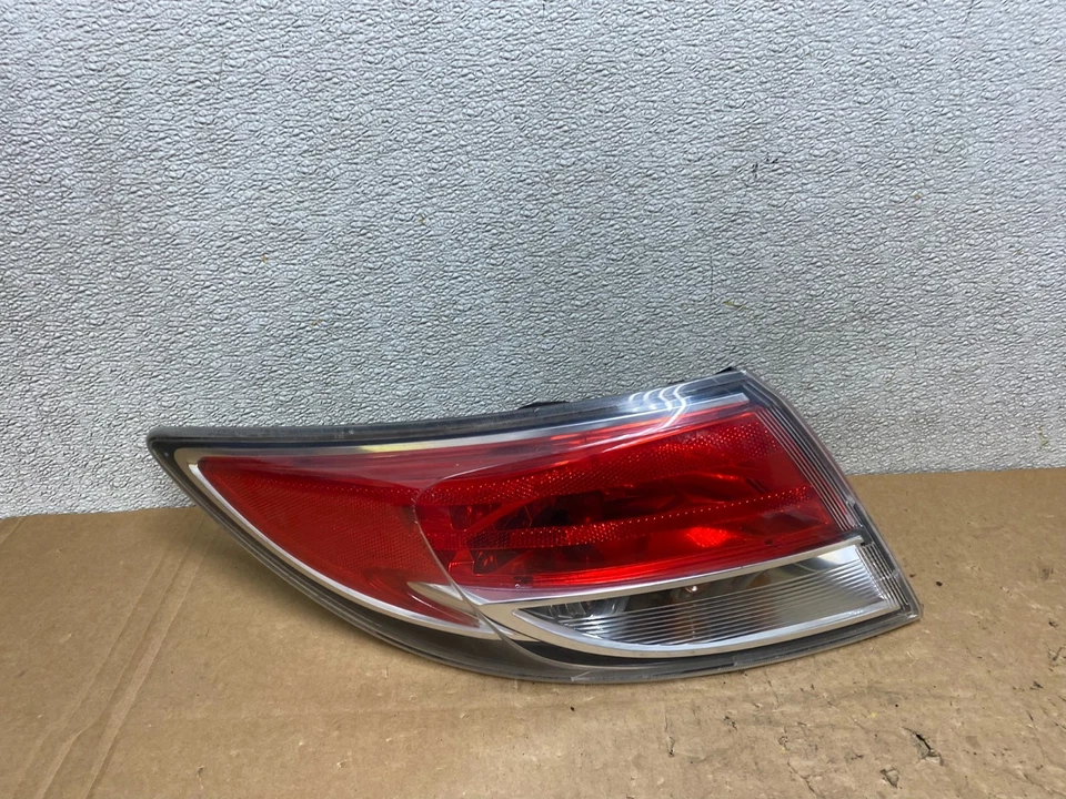 Lanterna traseira lateral esquerda Mazda 6 2009 - 2013 fabricante de equipamento original V5610 DW - Imagem 1 de 4