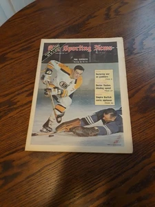 20 FEBBRAIO 1971-THE SPORTING NEWS-PHIL ESPOSITO OF THE BOSTON BRUINS(NM) - Foto 1 di 1